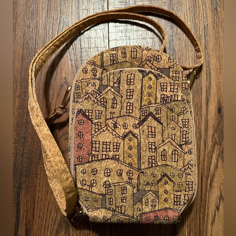 NEW Cork Crossbody 3 section Cityscape Design Wallet / Phone Bag